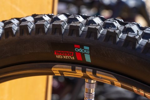 Tire, Wheel, Alloy Wheel. Text: FLUX GR RADIAL