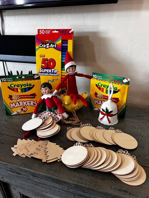 Baby, Person, Bread. Text: 50 50 SUPERTIP ashable Markers 10 Classic 10 Colors Crayola MA MARKERS 10