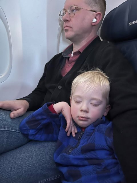 Cushion, Photography, Portrait. Text: COMFOR